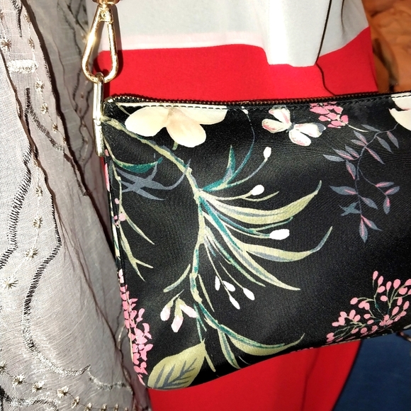 Kate Spade NWOT FLORAL Wilson Road Madelyne Floral Crossbody Botanical Bag Black - Picture 6 of 15